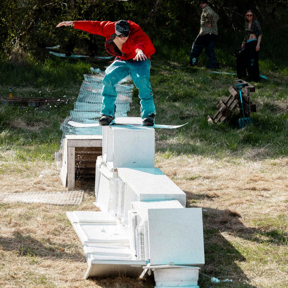 
                      
                        Yes Men's Sender Snowboard
                      
                    