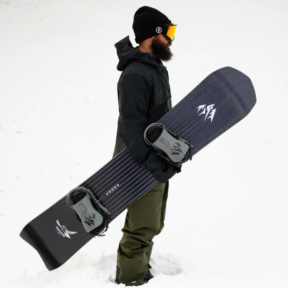 
                      
                        Jones Freecarver 9000s Snowboard
                      
                    